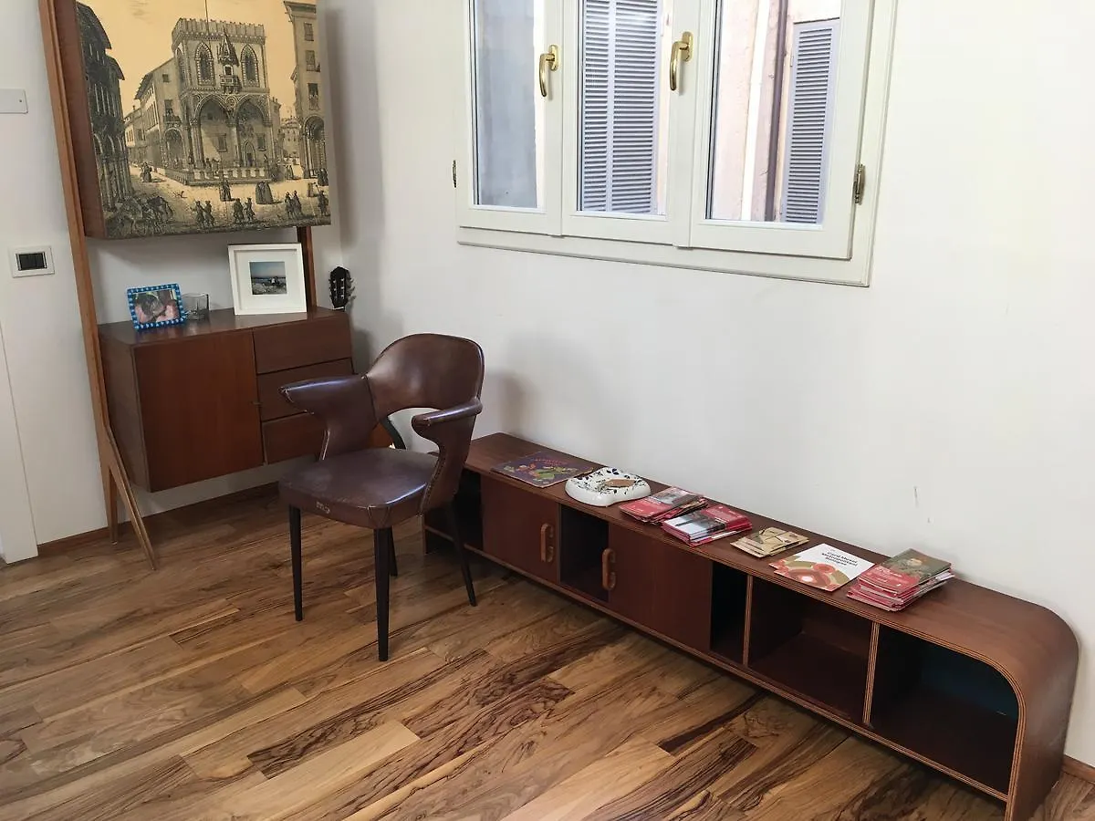 Guesthouse Red Sofa Bolonya Oda ve Kahvaltı