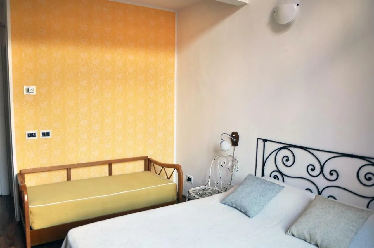 Guesthouse Red Sofa Bolonya 0*,